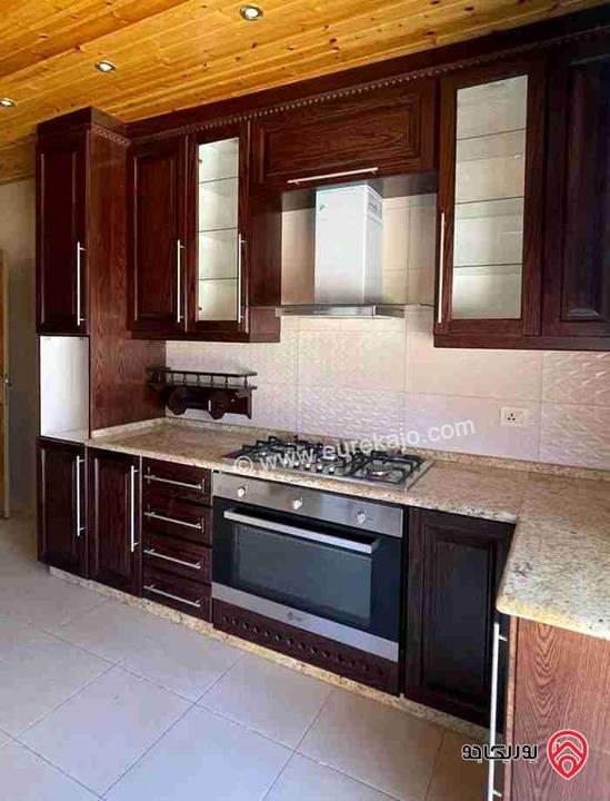 روف فارغ مساحة 160م داخلي و 40م خارجي للإيجار في عمان - ام السماق 