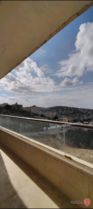 شقة أرضية مساحة 245م داخلي و 100م خارجي للبيع في عمان - ناعور