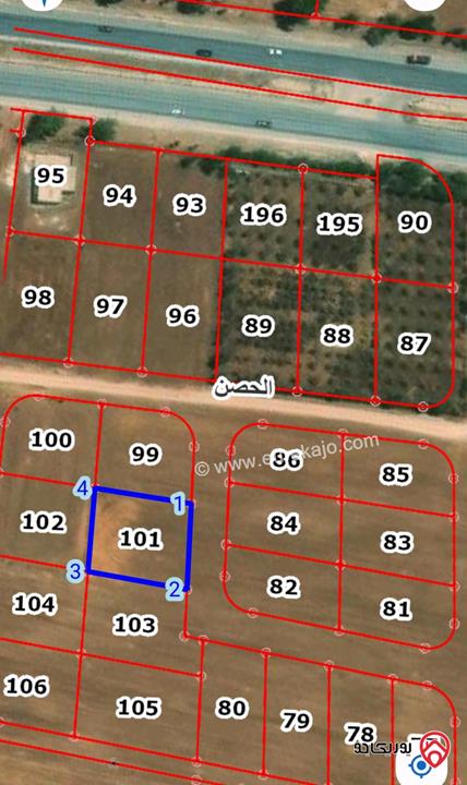 قطعة ارض مساحة 891م للبيع في اربد من اراضي الحصن على طريق اربد عمان 