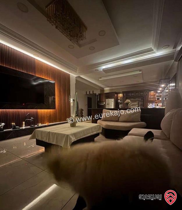 شقة طابق أرضي مساحة 216م داخلي و 110م خارجي للايجار في عمان - عبدون