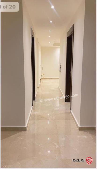 شقة جديدة شبه مفروشة مساحة 210م للايجار في عمان - دير غبار