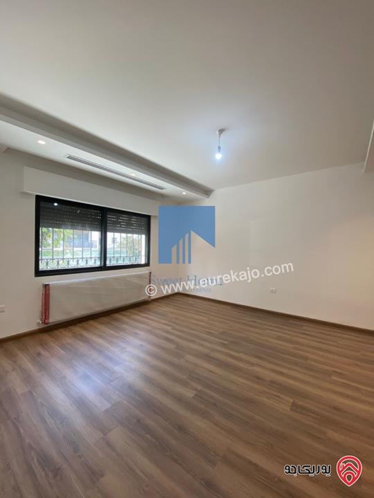 فيلا مستقلة فاخرة مساحة 700م على ارض 1 دونم و 350م للبيع في عمان - أم السماق الشمالي قرب التلاوي وخلف السنترو 