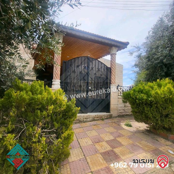 فيلا للبيع في عمان- عبدون مساحة 560م على أرض 870م