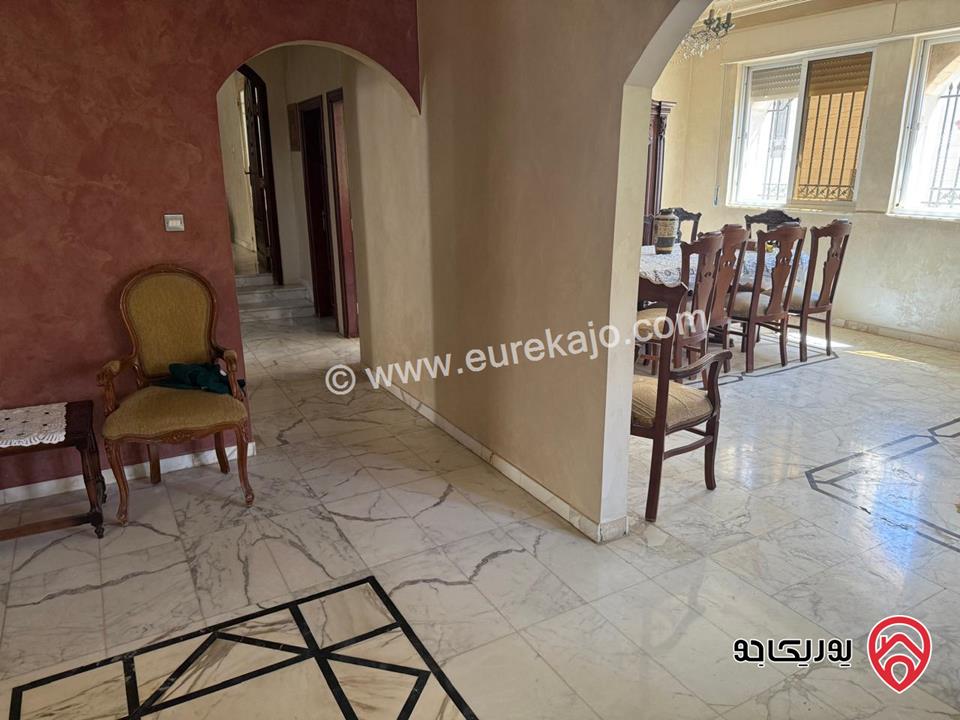 فيلا مساحة 700م على أرض 1073م للبيع في عمان - الجبيهة حي إبن عوف