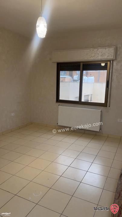 شقة شبه ارضية مساحة 150م داخلي و 90م خارجي للبيع في عمان - خلدا