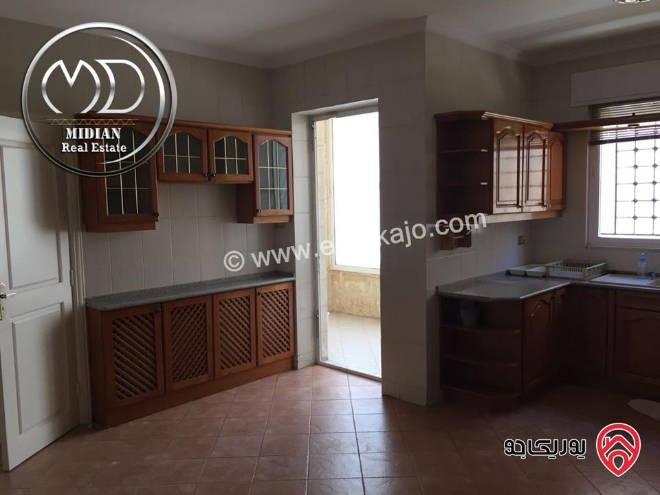 شقة ارضية طابقية فارغة للايجار في عمان - عبدون مساحة 300م مع ترس و حديقة 150م اطلالة جميلة