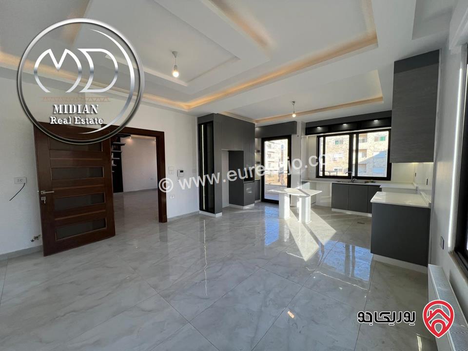 شقة دوبلكس فارغة للايجار في عمان - خلدا طابق أخير مع روف مساحة 200م مع تراسات تشطيبات و ديكورات عصرية فاخرة اطلالة رائعة