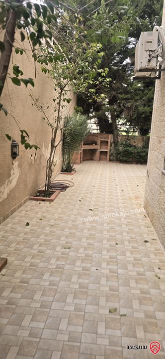 شقة ارضية مساحة داخلية 168م وتوسعة 25م حديقة وتراسات 200م للبيع في عمان - دير غبار