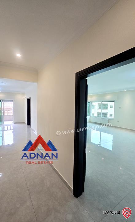 شقة فارغة مساحة 180م طابق ثاني للإيجار مجددة بالكامل في عمان - الرابية