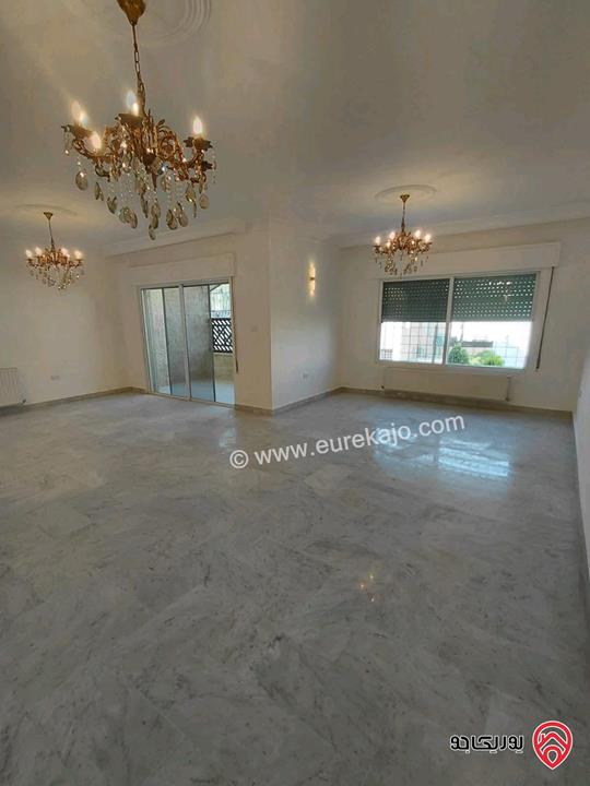 شقة فارغة طابق أول مساحة 195م للايجار في عمان - دير غبار