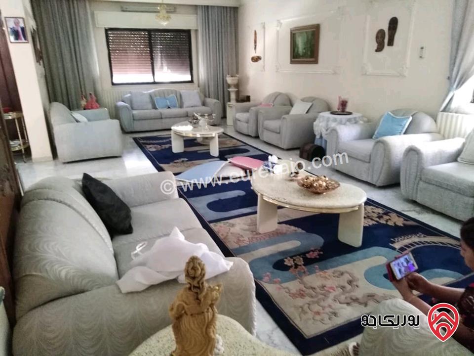 فيلا مكونة من 3 طوابق على أرض 600م للبيع في عمان - أم السماق شارع مكة