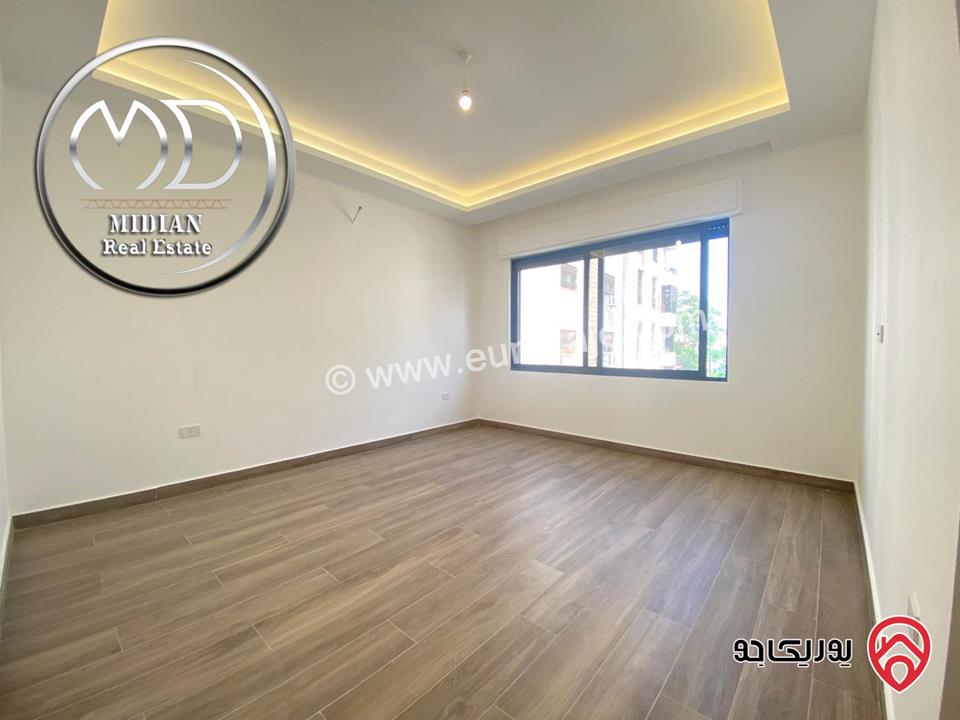 شقة دوبلكس جديدة للبيع طابق أخير مع روف في عمان - حنو الصويفية مساحة 240م مع تراسات تشطيبات ديكورات عصرية فاخرة