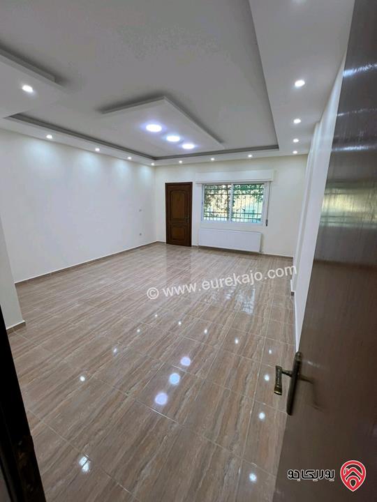 شقة طابق أرضي مساحة 160م داخلي و 60م خارجي للبيع في عمان - تلاع العلي 