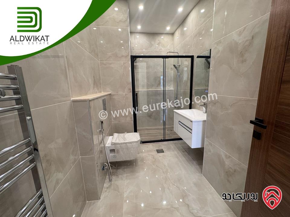 شقة ارضية للبيع في عمان - رجم عميش / طريق المطار مساحة البناء 210م ومساحة الحديقة 200م