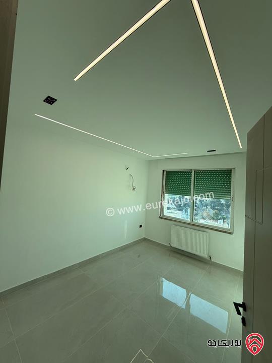 شقة طابق أخير مساحة 151م مرتفعة ذو اطلالة جميلة مجددة بالكامل للبيع في عمان - دير غبار