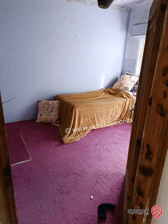 (التواصل فقط عن طريق الواتساب) منزل مع حديقة مساحة 220م على أرض 685م للبيع في اربد - الحي الشرقي