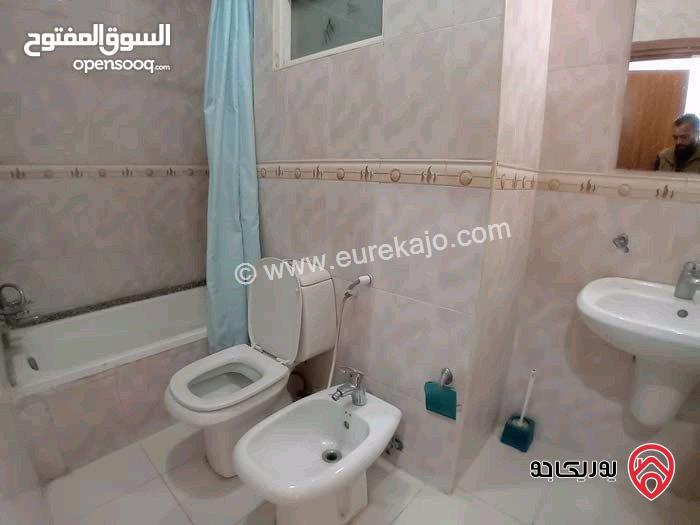شقة فارغة للإيجار في عمان- خلدا مساحة 220م + 85م طابق شبه أرضي مع ترس و مدخل 