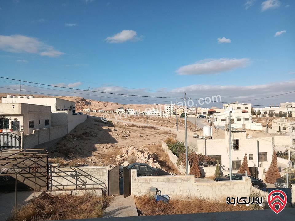 بيت مساحة 200م على أرض 750م للبيع في الزرقاء - شومر إسكان المهندسين 