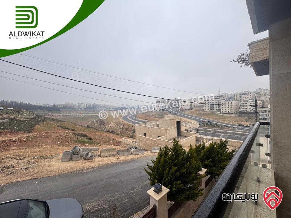 شقة طابق اول طابقية للبيع في عمان - على طريق المطار / حجار النوابلسه مساحة البناء 200م موقع اسكانات حديثة واطلالة