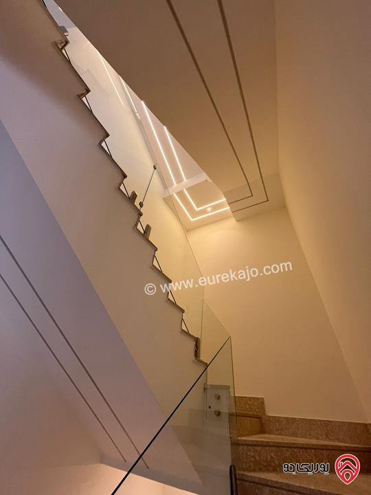 فيلا مساحة الارض 500م مساحة البناء 700م للبيع في عمان - دابوق