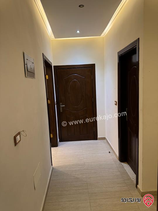 شقة ارضية مساحة 189م داخلي و 100م خارجي للإيجار في عمان - مرج الحمام 