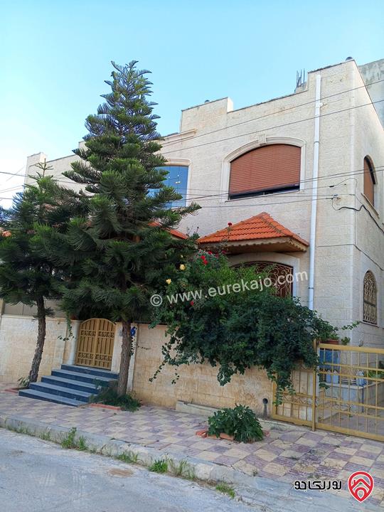 فيلا مساحة 550م على أرض 340م للبيع في عمان - حي الضياء ابو نصير