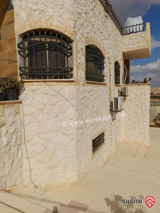 منزل مساحة 140م على أرض 5 دونم للبيع في المفرق قضاء رحاب 