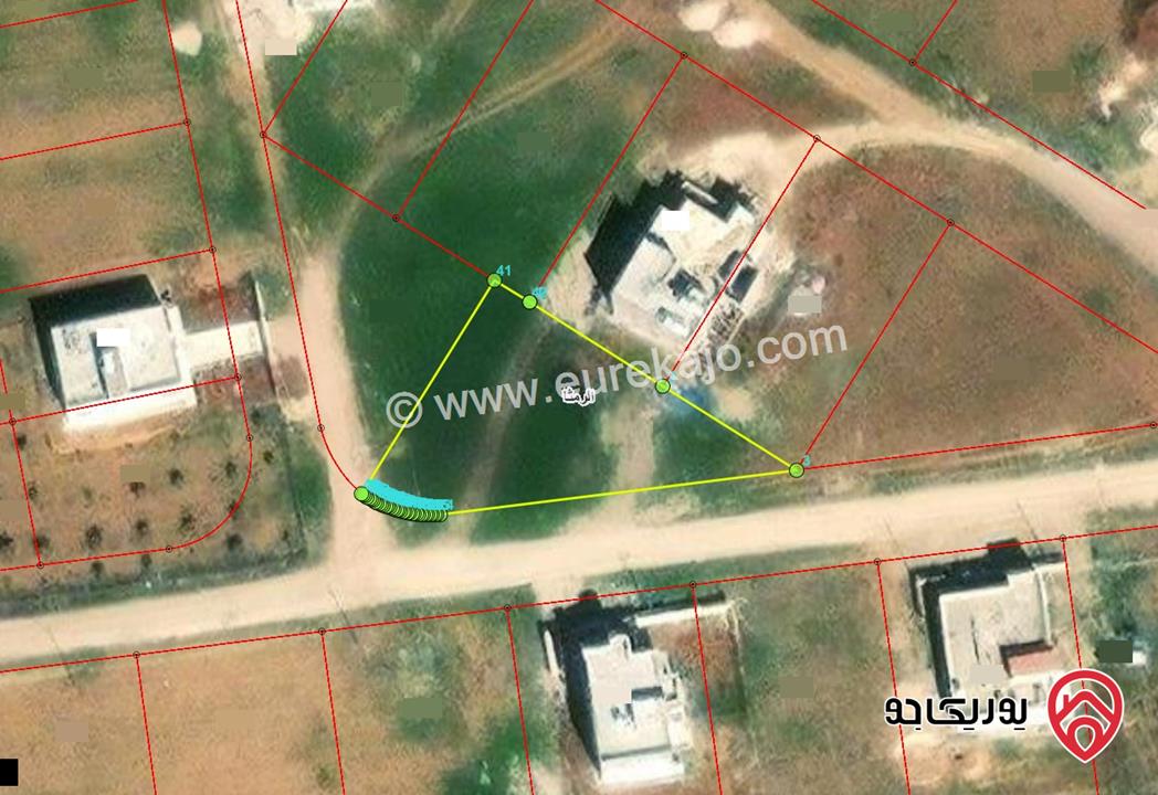 قطعة ارض سكنية مساحة 980م للبيع في اربد - منطقة الرمثا - نقع رميث - جنوب ترخيص السواقين و المركبات الرمثا  