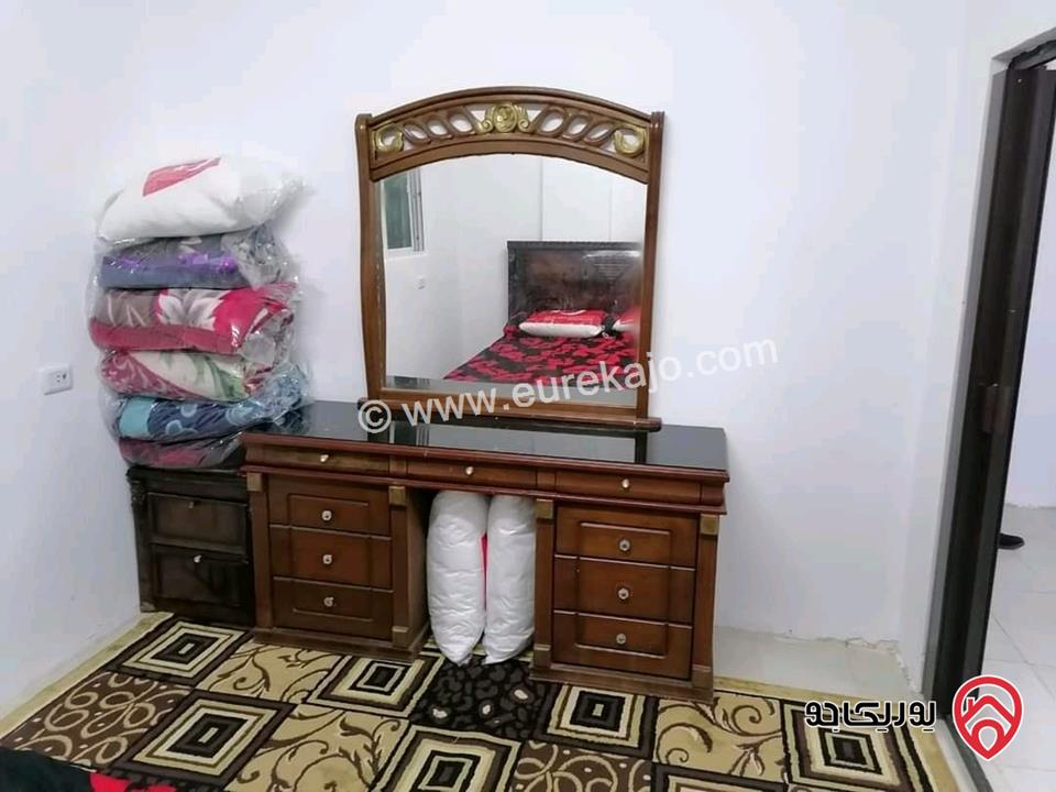 مزرعة نموذجية مساحة الأرض 6116م فيها بيت مساحة 100م و معرش عنب على شارعين جميع الخدمات للبيع في صخرة - عجلون