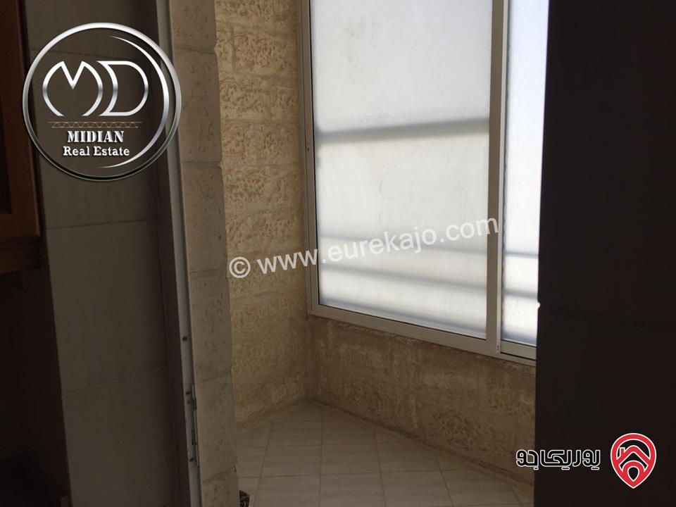 شقة ارضية طابقية فارغة للايجار في عمان - عبدون مساحة 300م مع ترس و حديقة 150م اطلالة جميلة