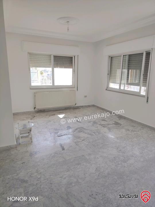 شقة طابق ثالث مساحة 165م للإبحار في عمان - ام السماق بالقرب من مكة مول 