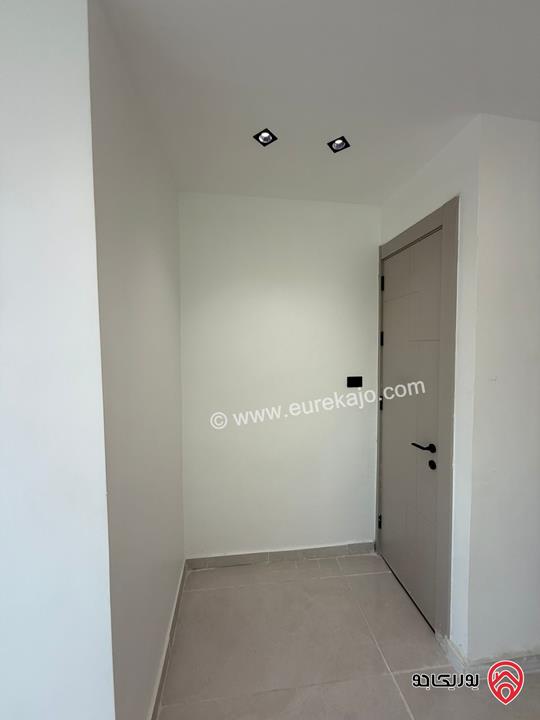 شقة طابق أخير مساحة 151م مرتفعة ذو اطلالة جميلة مجددة بالكامل للبيع في عمان - دير غبار