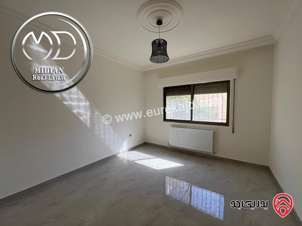 شقة ارضية للبيع في عمان - ضاحية الرشيد مساحة 170م مع ترس 80م تشطيبات سوبر ديلوكس بسعر مميز