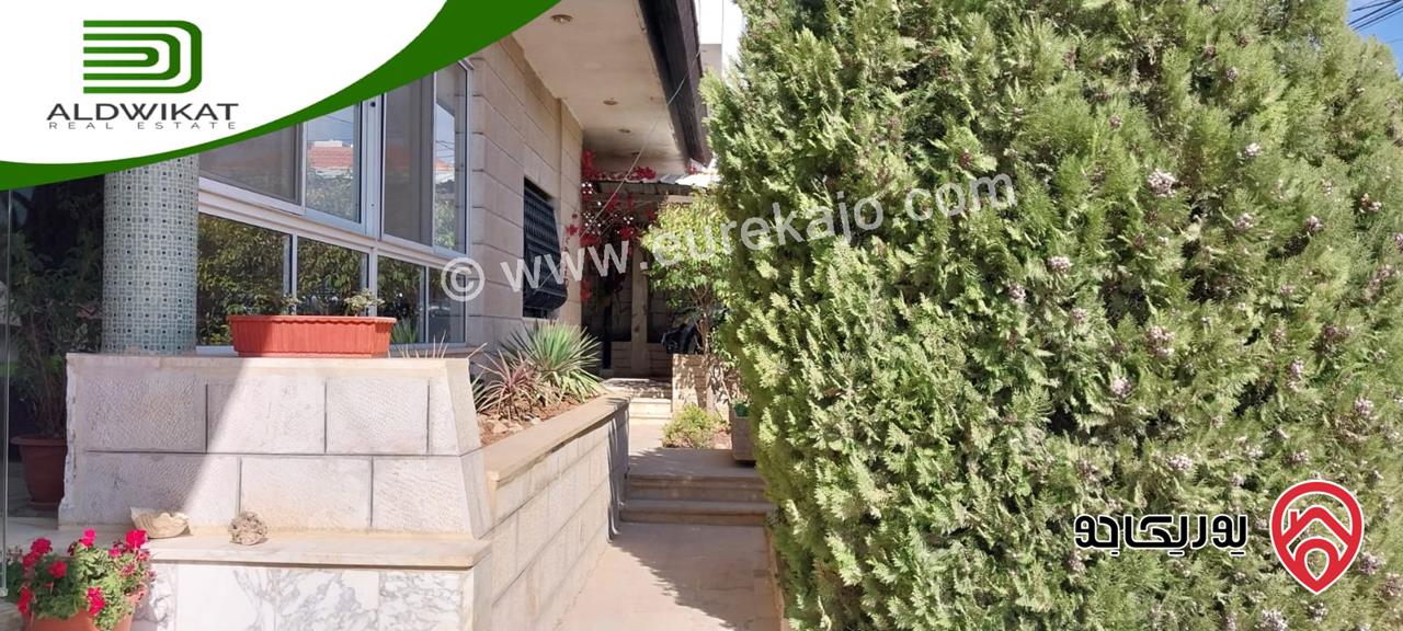 فيلا مستقلة مساحة الارض 856م ومساحة البناء 600م ومساحة الحديقة 250م ومساحة الترس 100م للبيع في الحمر/الكمالية 
