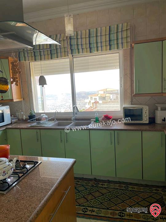 فيلا مساحة 500م على أرض 1157م للبيع في عمان - الجبيهة