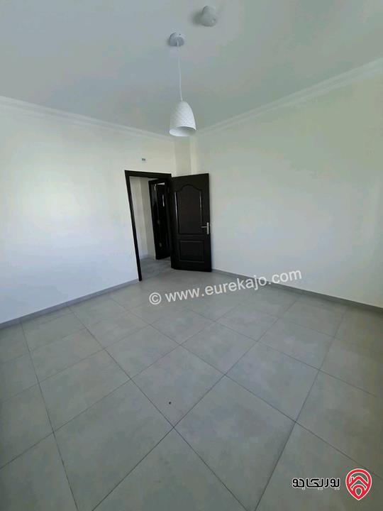 شقة مجددة بالكامل طابق ثالث مع مصعد مساحة 190م للايجار في عمان - خلدا 