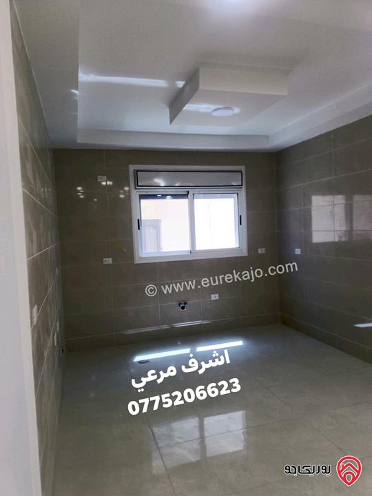 شقة طابق ثالث مع روف مساحة 200م لم تسكن للبيع في الزرقاء - جبل المغير