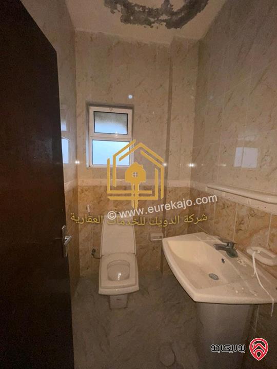 شقة فارغة طابق ثالث مساحة 200م للإيجار في عمان - مرج الحمام 