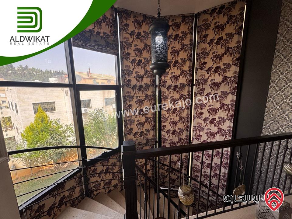 فيلا مستقلة للبيع في عمان - دابوق/ الفردوس مساحة البناء 940م ومساحة الارض 850م ومساحة الحديقة 400م والترس 50م