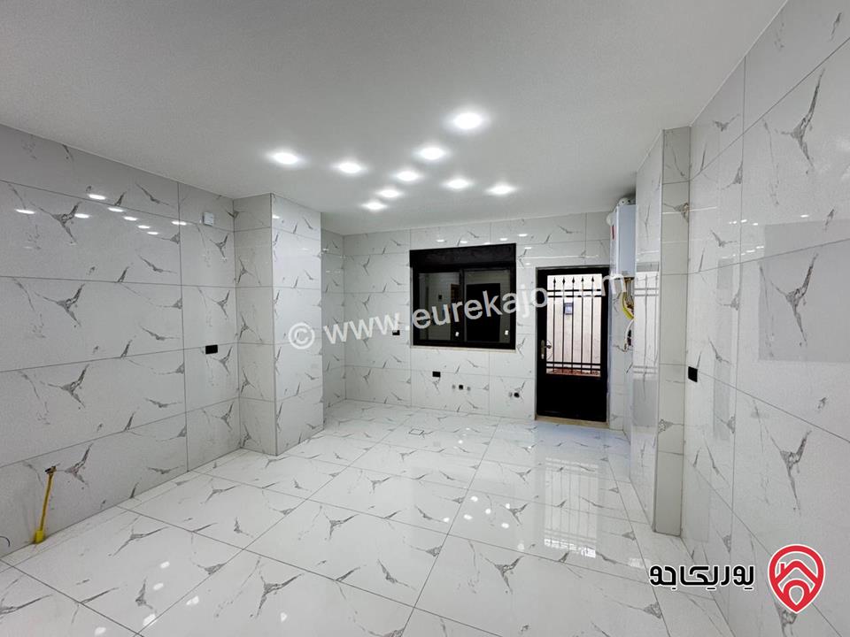 شقة طابق ثالث دوبلكس مساحة 212م مع تراس خارجي 40م للبيع في عمان - البنيات 