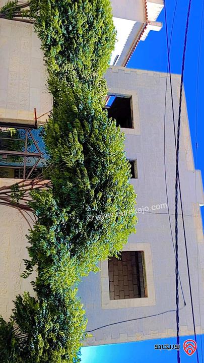 بيت مستقل مكون من طابقين على أرض 300م للبيع بسعر مناسب في عمان - نافع قريبة من شارع السوق المركزي 