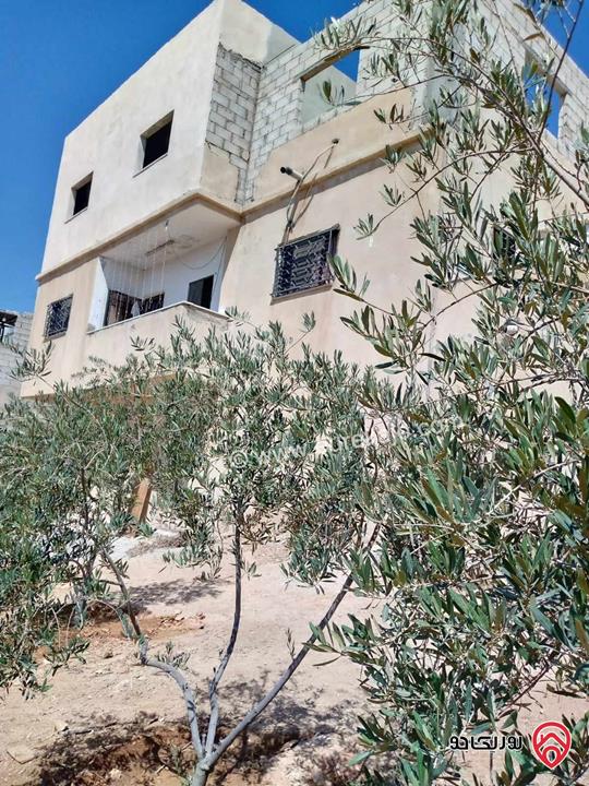 منزل مساحة 300م على أرض 700م للبيع في الرصيفة