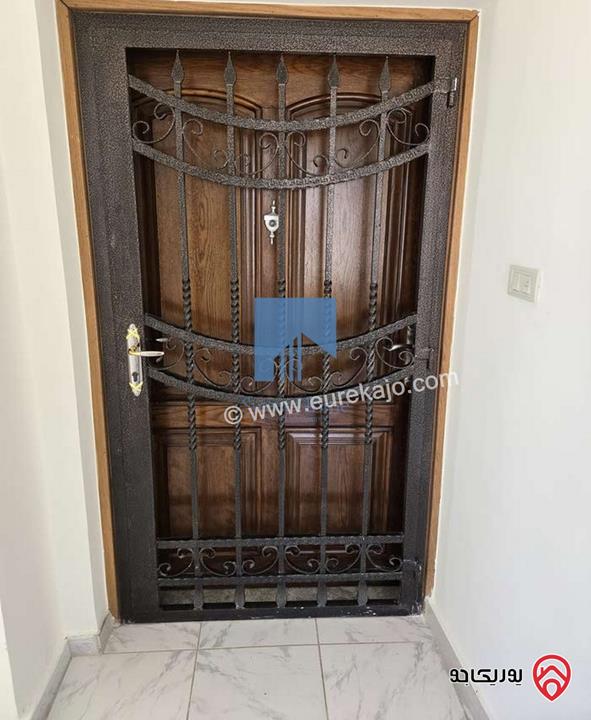 شقة طابقية مميزة للبيع في عمان - أم السماق طابق ثالث 230م مع روف 130م 