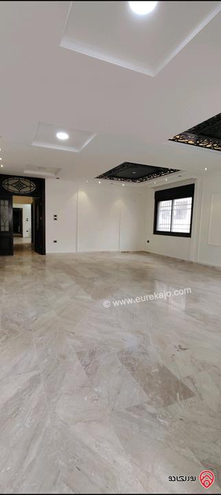 شقة أرضية مساحة 245م داخلي و 100م خارجي للبيع في عمان - ناعور