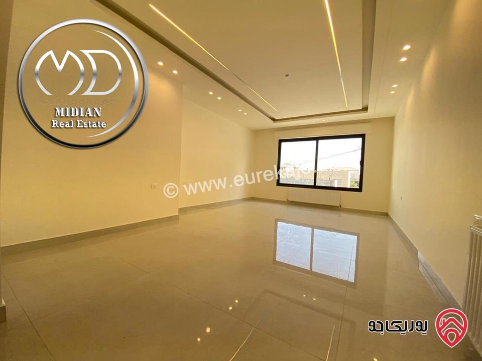 شقة دوبلكس طابق أخير مع روف للبيع في عمان - الرابية مساحة 205م مع تراسات تشطيبات ديكورات سوبر ديلوكس اطلالة رائعة