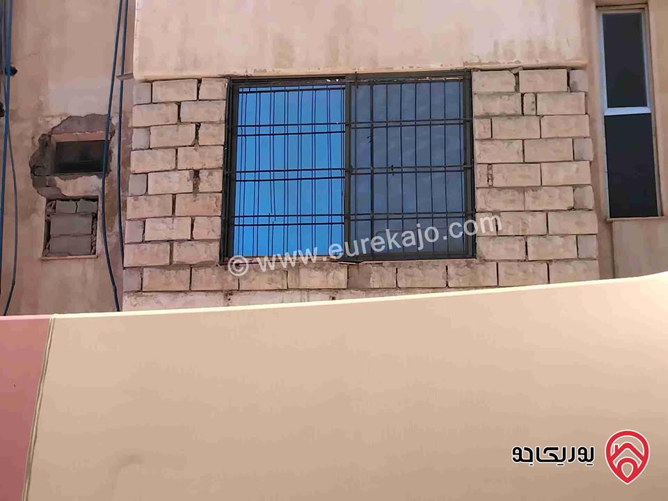 شقة طابق ثاني مساحة 110م مشطبة بالكامل للبيع في العقبة - العالمية