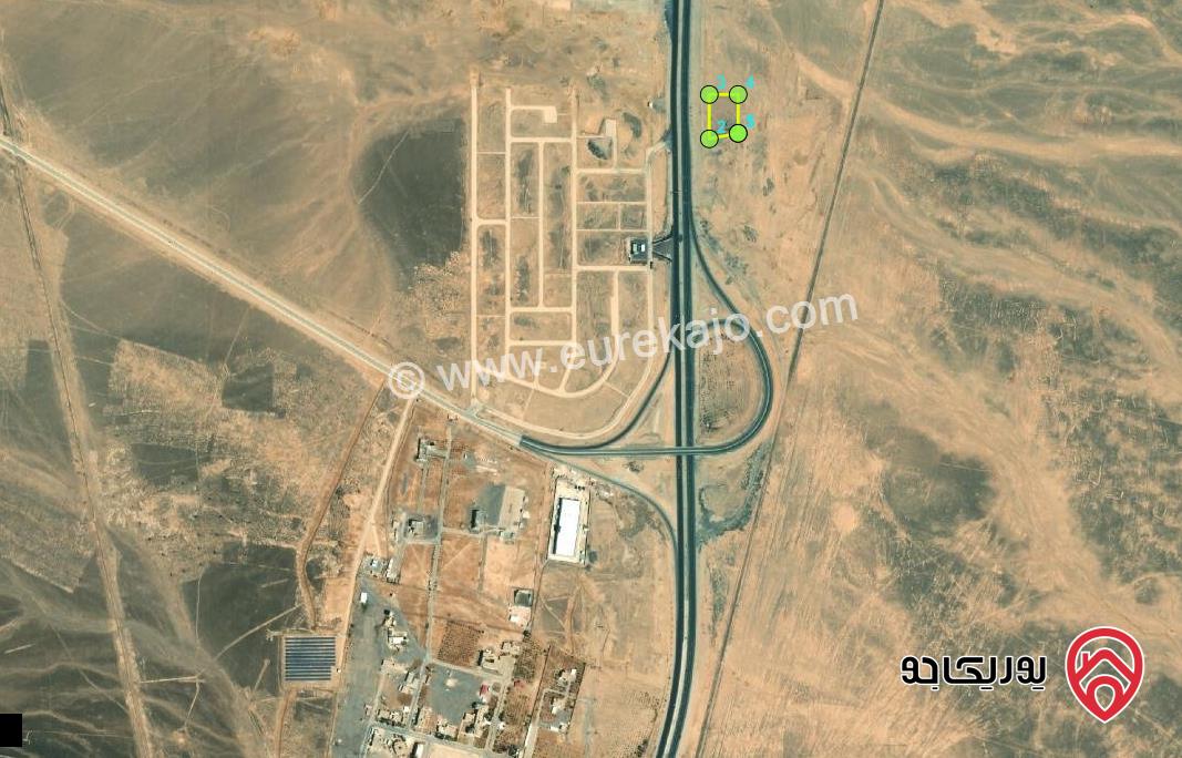 قطعة ارض من اراضي معان قرية الهاشمية مساحتها 4 دونم تصلح لمشروع كازية واستراحه واي خدمات اخرى جميع الخدمات متوفره واجهة 100متر على شارع 