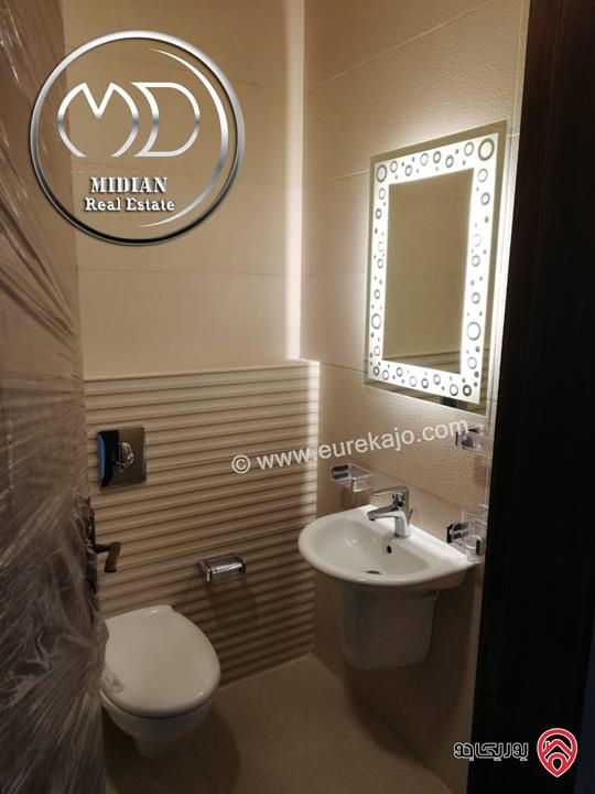 شقة ارضية مفروشة للايجار في عمان - ام السماق مساحة 130م مع ترس 100م تشطيبات و فرش سوبر ديلوكس