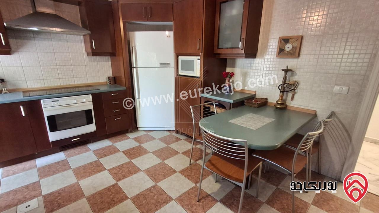 شقة فاخرة مفروشة مساحة 200م داخلي و 40م خارجي للبيع في عمان - دير غبار