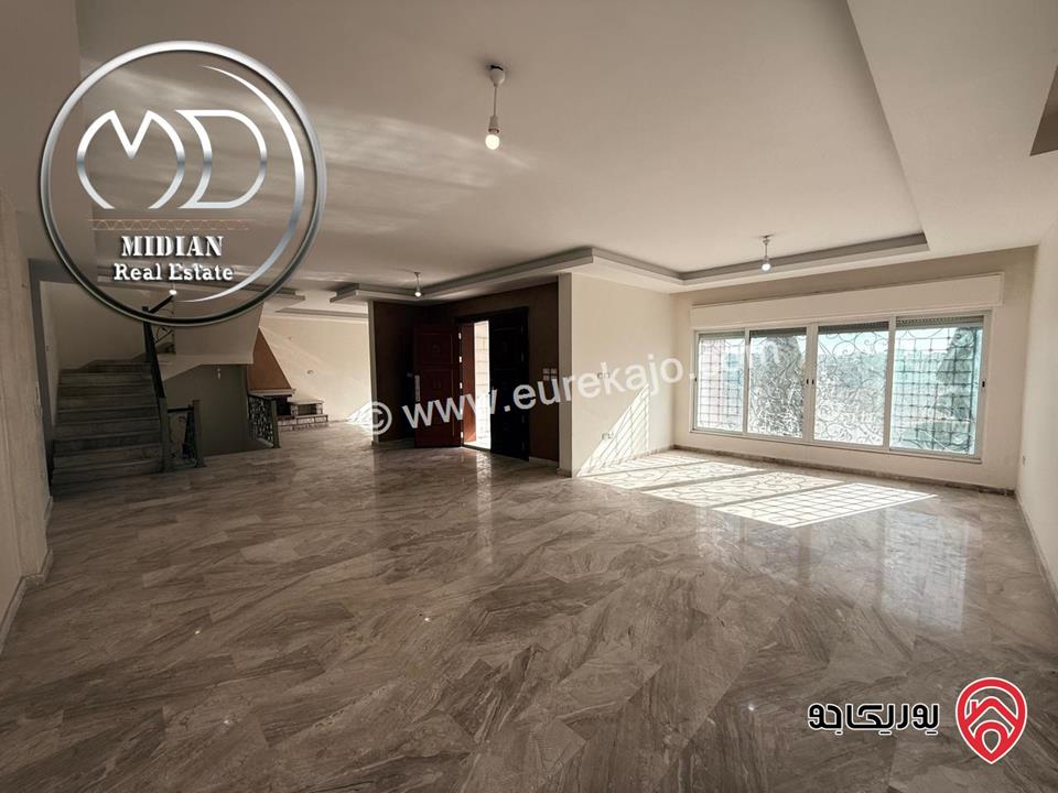 فيلا جديدة للبيع في أجمل مناطق عمان - الظهير مساحة 560م مع مسبح تراسات و حدائق 250م تشطيبات سوبر ديلوكس اطلالة رائعة